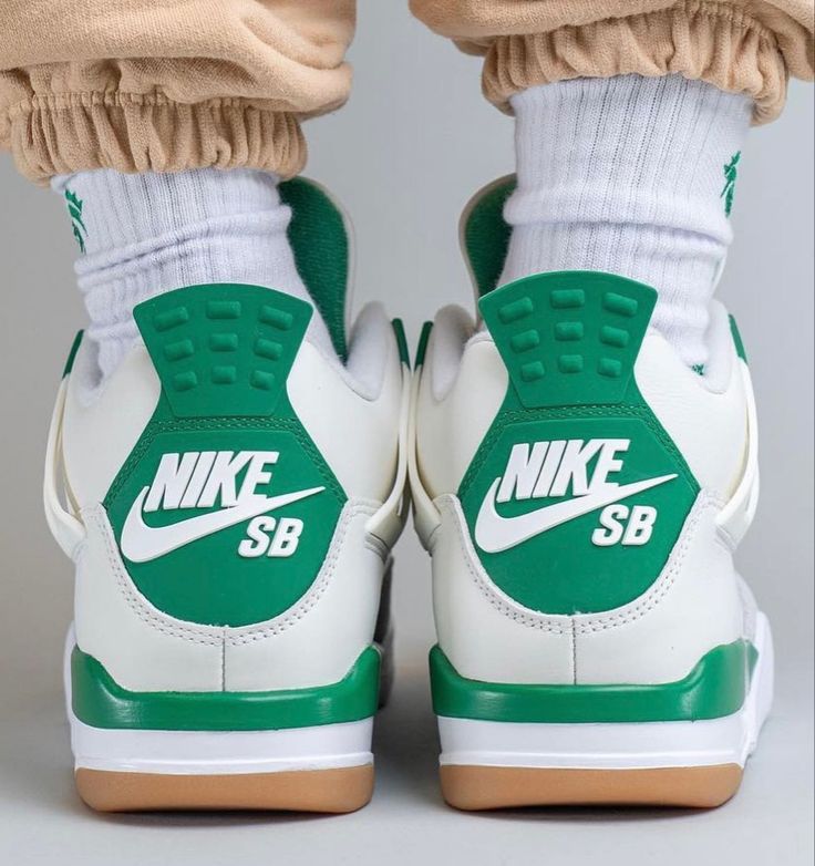 Nike Air Jordan 4 SB “Pine Green”