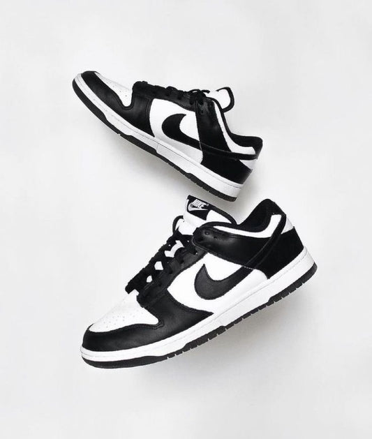 NIKE DUNK LOW - Black and White