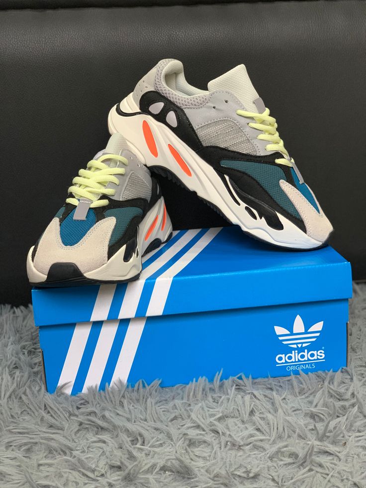 ADIDAS YEEZY BOOST 700 - Wave Runner