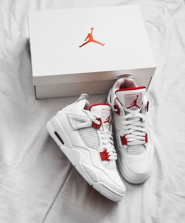 Air Jordan Retro 4 - Metallic Red
