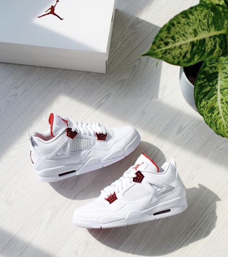 Air Jordan Retro 4 - Metallic Red