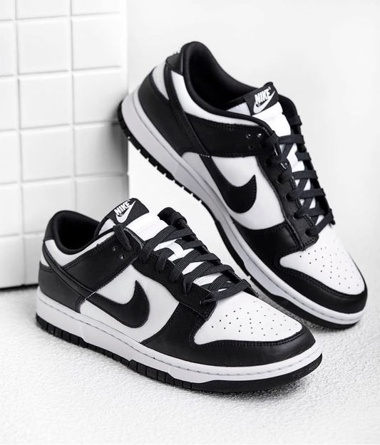 NIKE DUNK LOW - Black and White