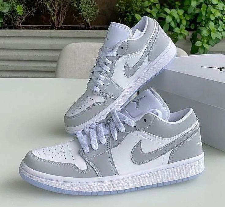 Air Jordan 1 Low - Wolf Grey
