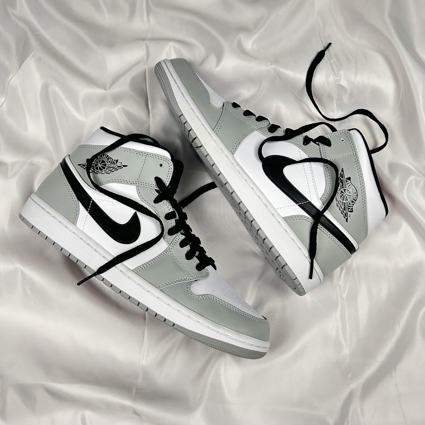 Nike Air Jordan 1 Mid - Light Smoke Grey